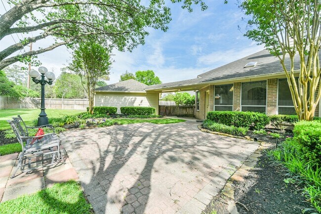 Building Photo - 14610 Farrawood Dr