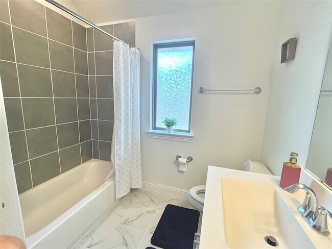 Building Photo - 3121 Casablanca St