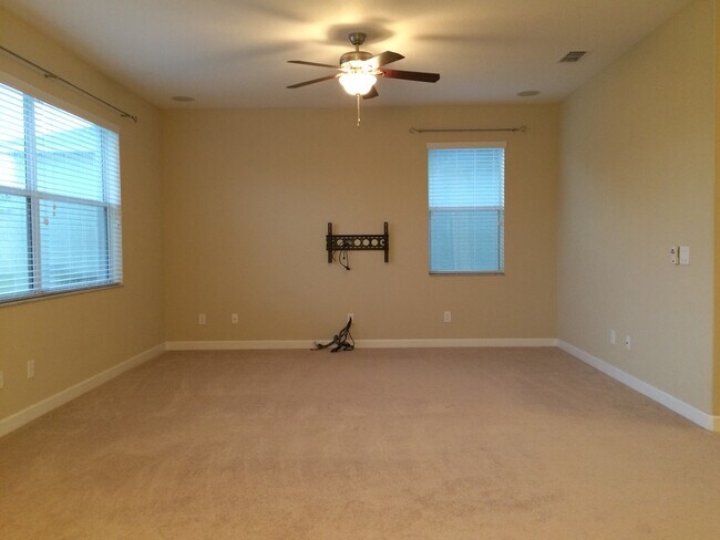 Building Photo - Beautiful 4/5 Bedroom Home in Wyndham Lakes