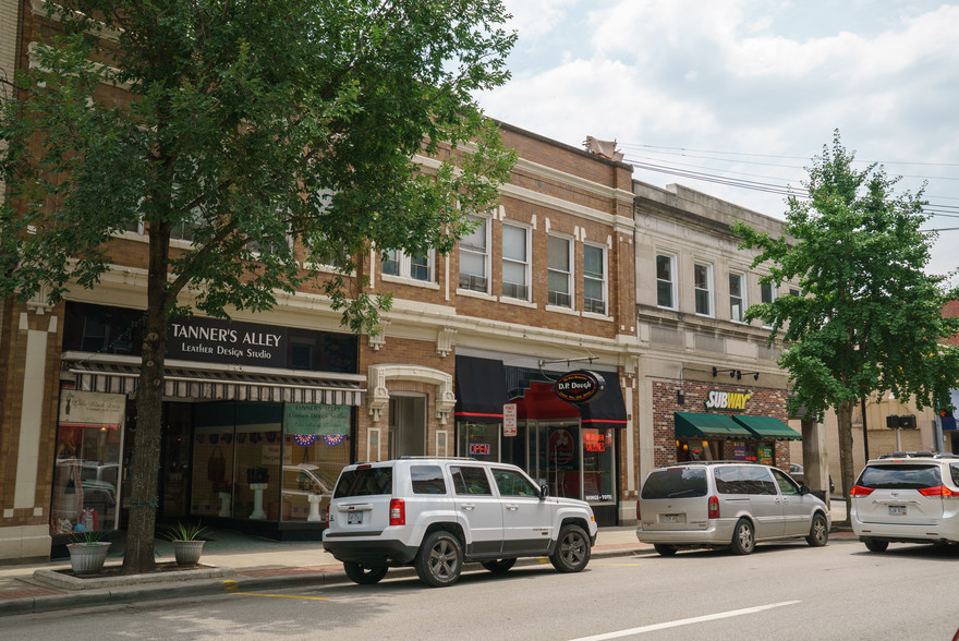 Primary Photo - Perilli Apartments on High Street