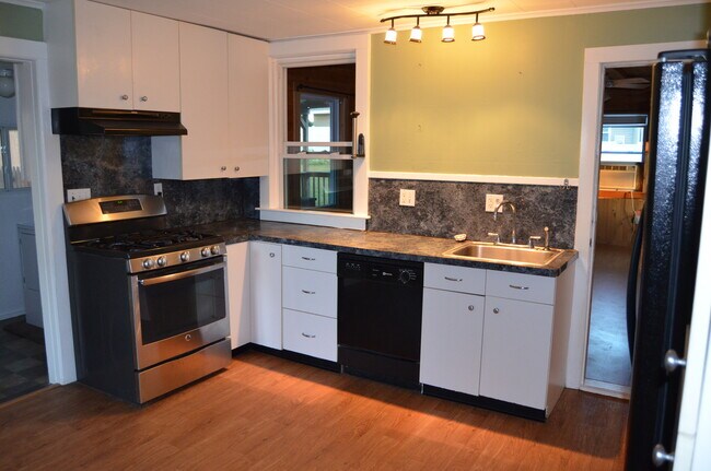 Kitchen - 88 Boynton Ave