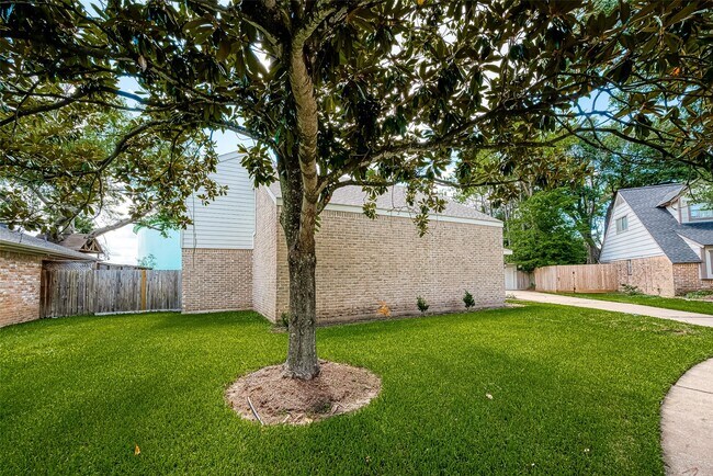 Building Photo - 1623 Cherry Ridge Dr