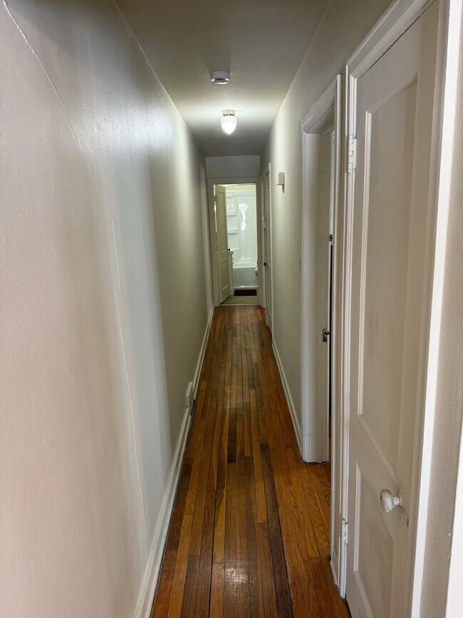 Building Photo - 307 S Van Doren St