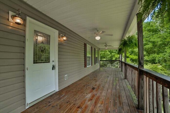 Building Photo - 2188 Davis Ridge Rd