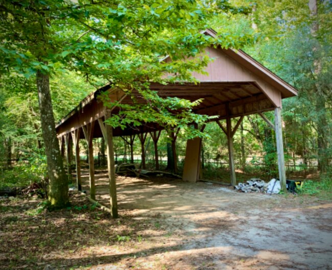 Building Photo - 628 Marion Dr N