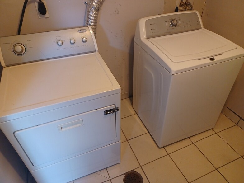 Laundry Room - 4137 Manchester Ave