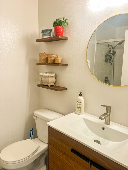 Master Bath - 845 Brooks Ave