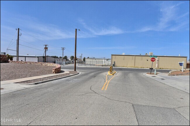 Building Photo - 11651 Dos Palmas Dr