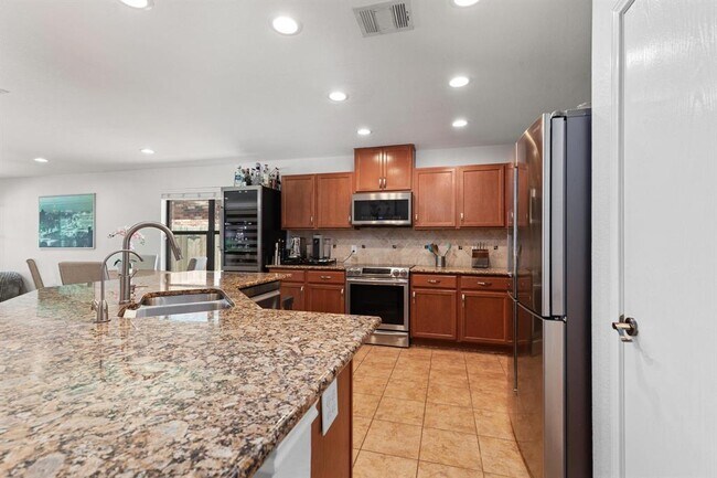 Building Photo - 14224 Lake Victor Dr