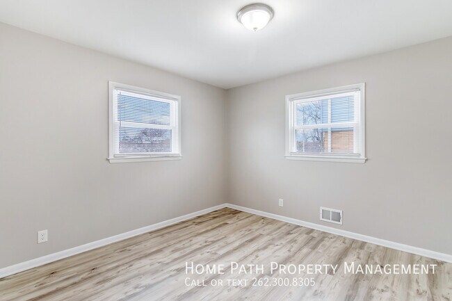 Building Photo - 234 W Laflin Ave