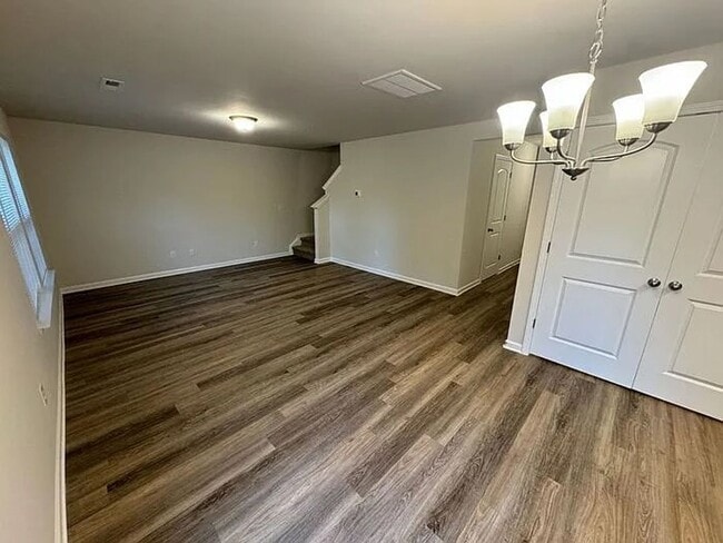 Building Photo - Modern Four Bedroom Home