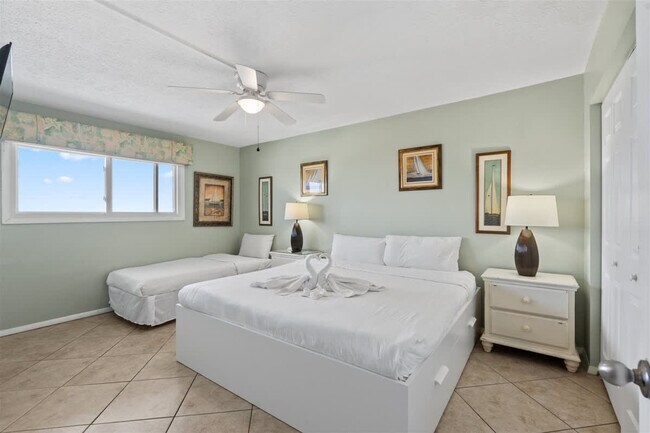 Building Photo - 8743 Thomas Dr