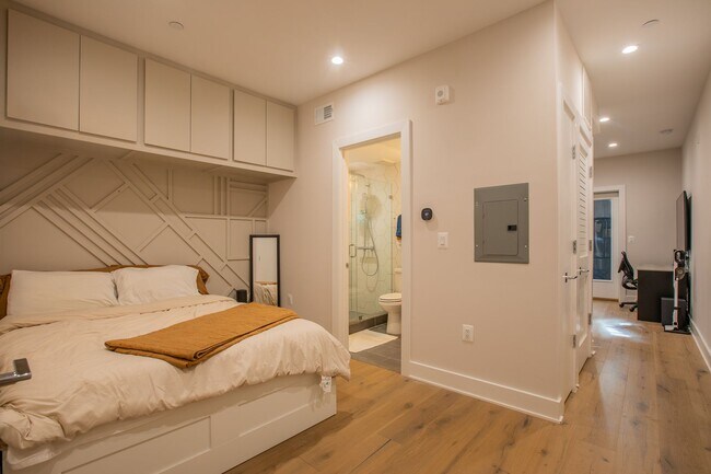 Building Photo - Amazing Studio Condo in Adams Morgan!