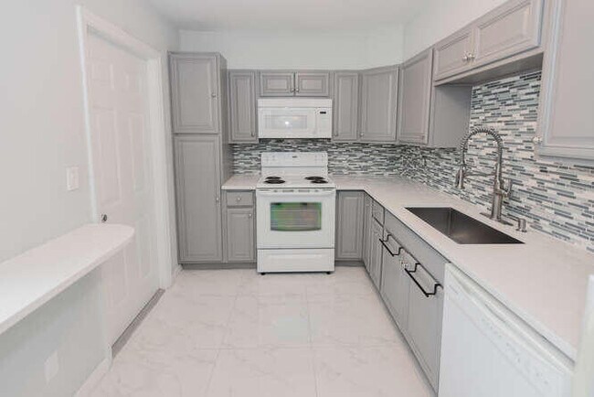 Building Photo - 1605 S US Hwy 1