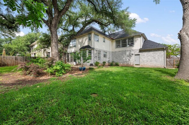 Building Photo - 2045 St Andrews Dr