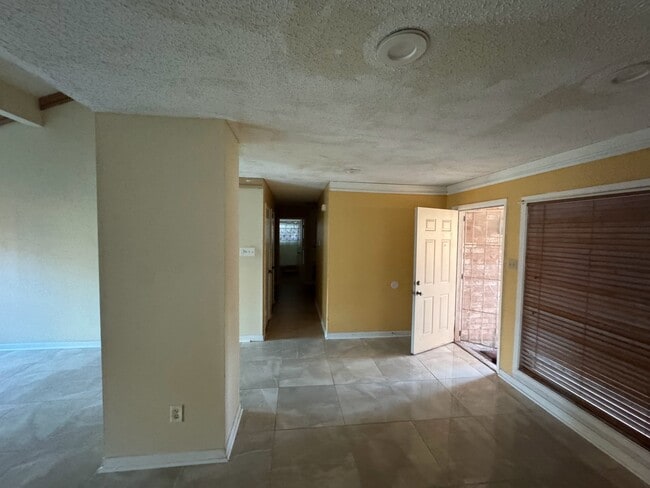 Building Photo - 7411 Creekfield Dr