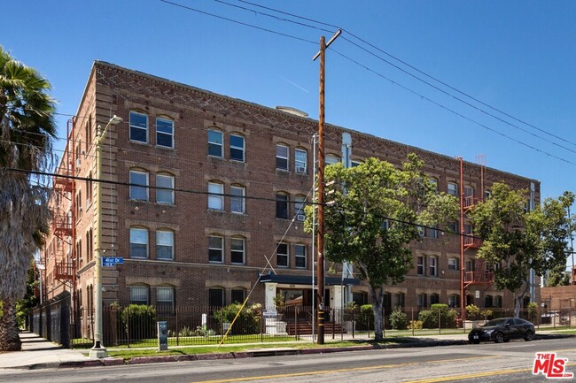 Building Photo - 4125 S Figueroa St