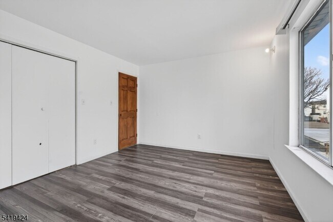 Building Photo - 485 Broadway