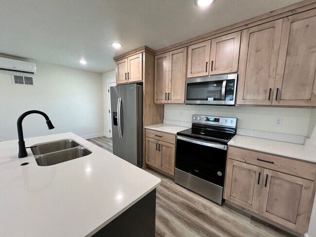 Building Photo - 3780 N Philbin Rd