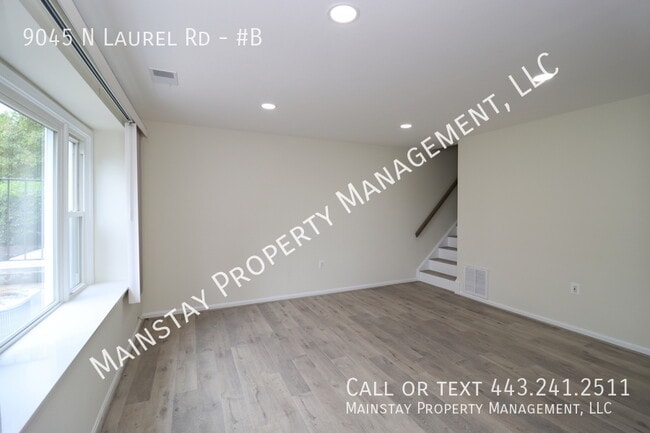 Building Photo - 9045 N Laurel Rd