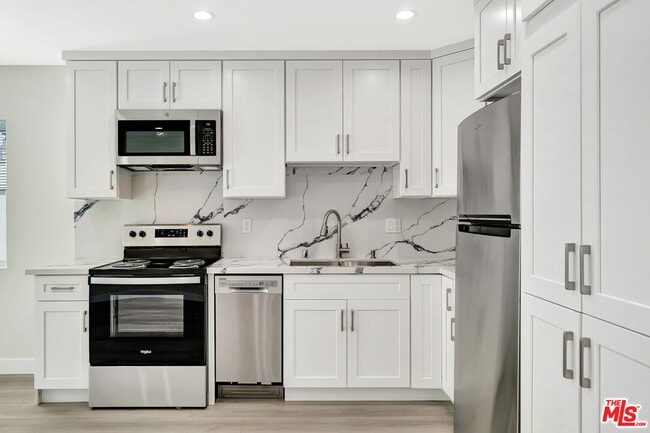 Building Photo - 10953 Whitegate Ave