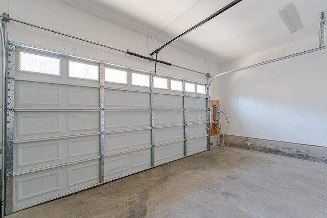 Building Photo - 4-Bedroom, 3-Bathroom with Garage - Canton...