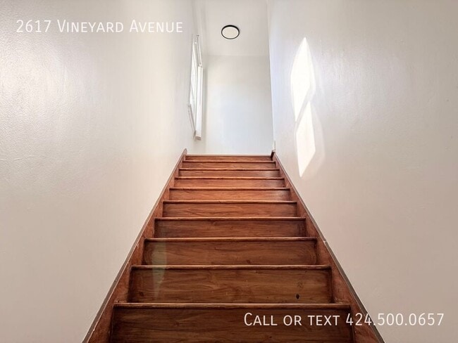 Building Photo - 2617 Vineyard Ave