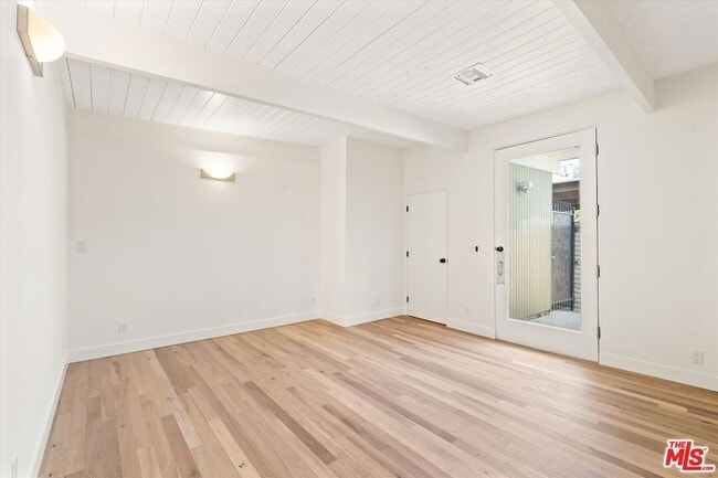 Building Photo - 4950 Marmol Dr