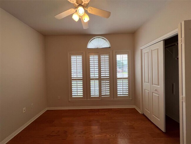 Building Photo - 1112 Cimarron Ct
