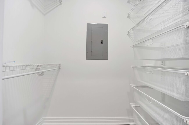 Building Photo - 330 N Clinton St