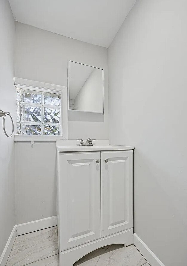 Building Photo - 1343 N Allison St