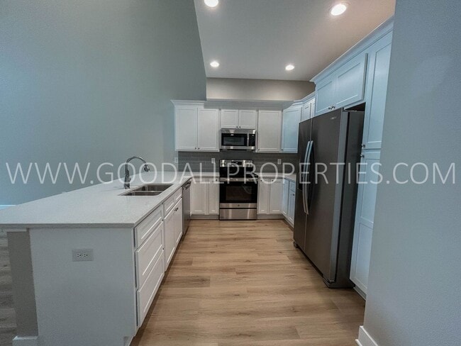 Building Photo - 4 Bedroom 2.5 Bath Townhome in Adel with attached 2-car garage.