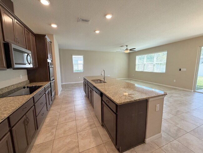 Building Photo - Spacious 4-Bedroom Retreat with additional office/den in the Heart of Trinity!