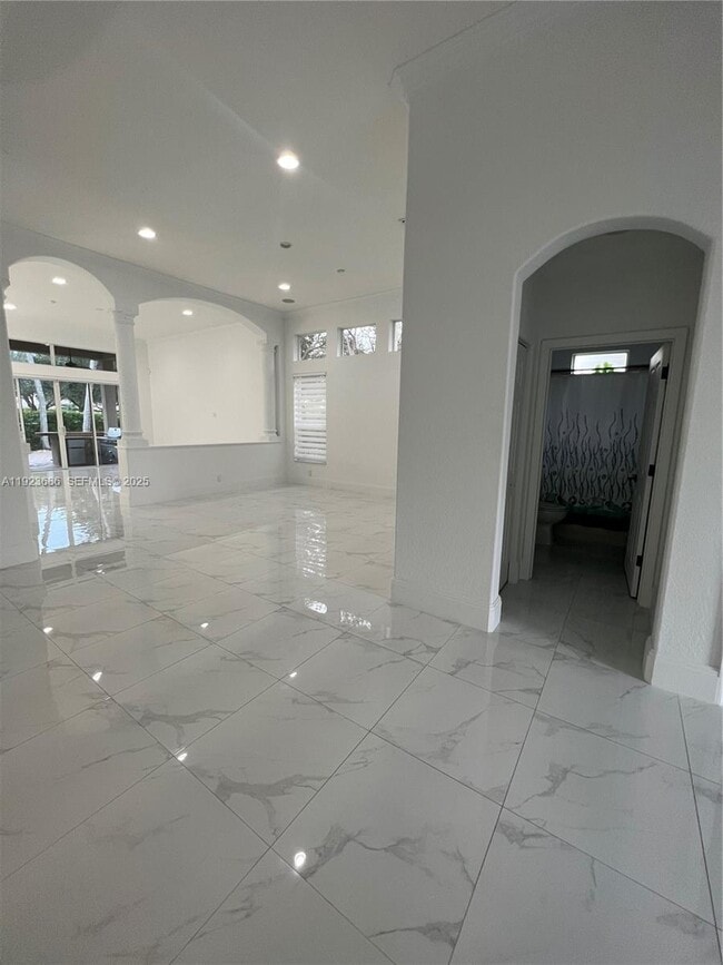 Building Photo - 6013 NW 56th Dr