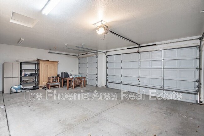 Building Photo - 4663 S Oleander Dr