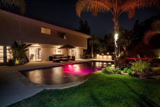 Building Photo - ABSOLUTELY STUNNING ENTERTAINER HOME (4 be...
