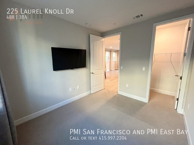 Building Photo - Modern 4-Bedroom Townhouse in Muir Heights...