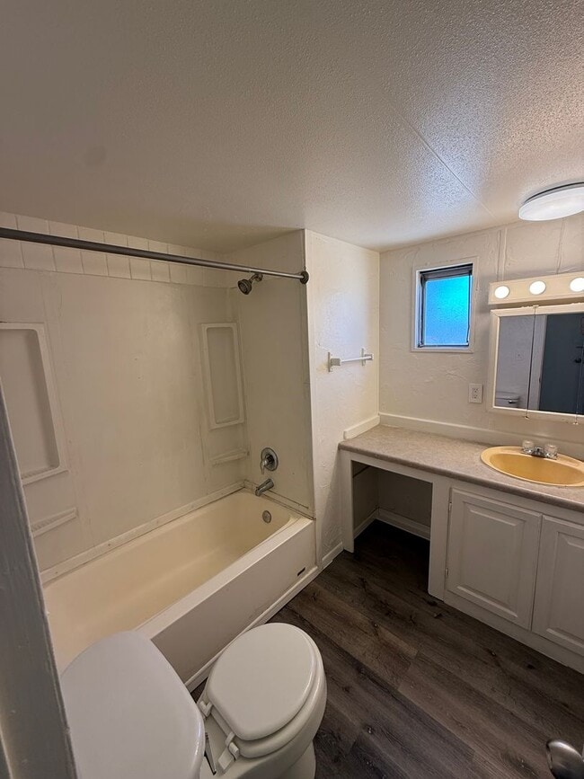 Building Photo - 3 Bedroom 2 Bathroom Mobile Home
