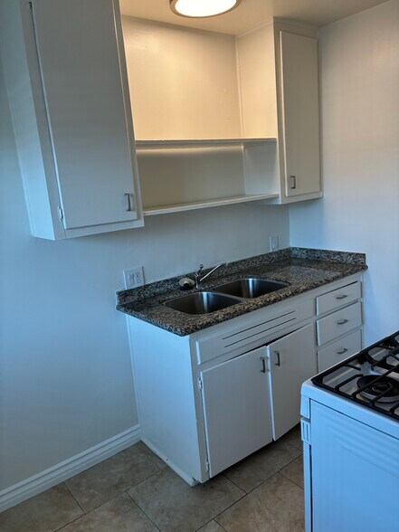 Building Photo - 1068 E Artesia Blvd