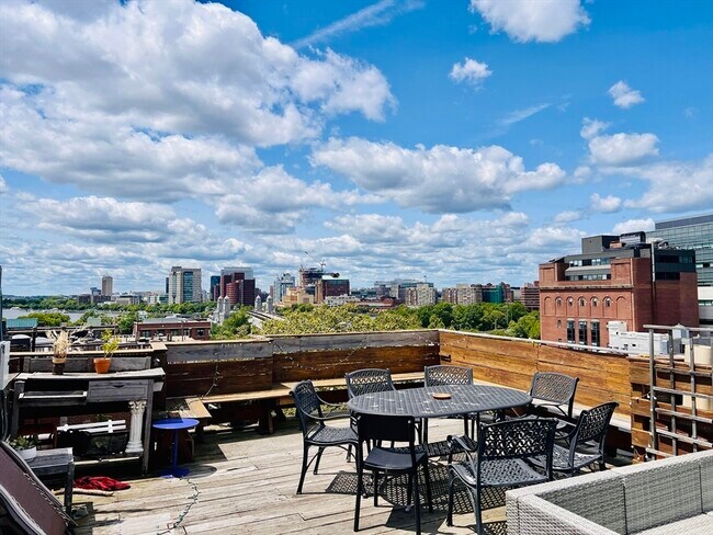 Building Photo - 59 Phillips St