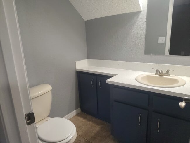 Building Photo - 664 Lake Dexter Cir