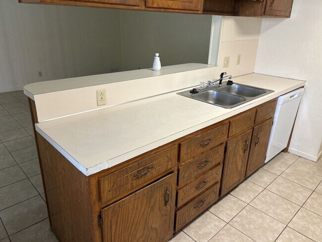 Building Photo - 1003 Eastside Dr