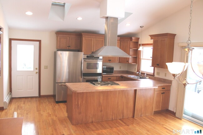 Building Photo - 14 Knollwood Dr