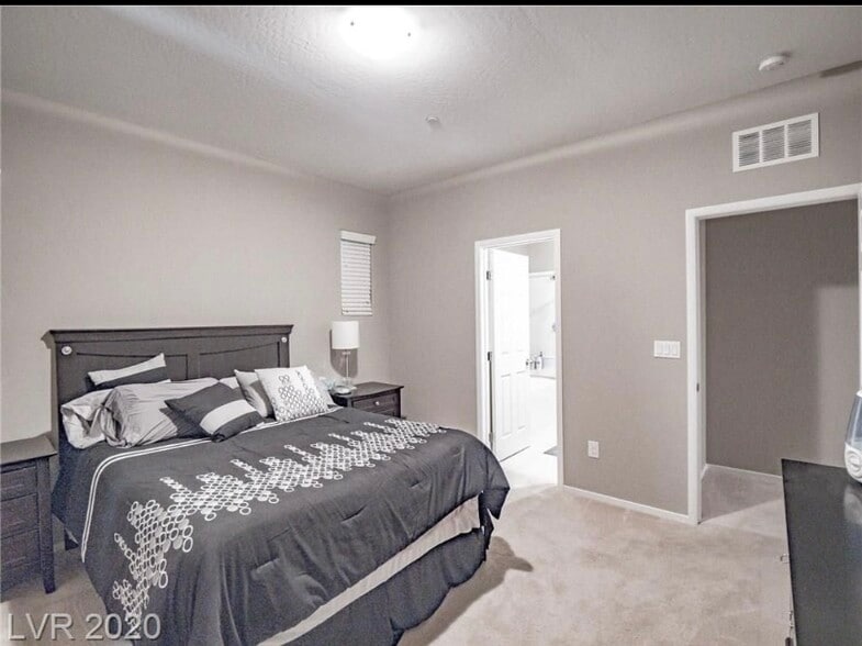 Building Photo - 8418 Classique Ave