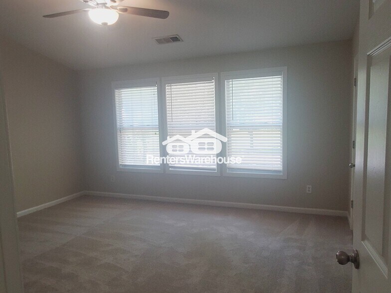 Building Photo - 2089 Lakeshore Overlook Dr