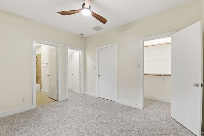 Building Photo - 2028 Tuam St