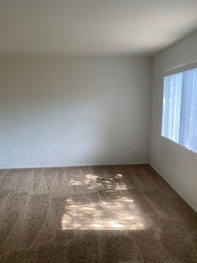 Building Photo - 25718 Hogan Dr