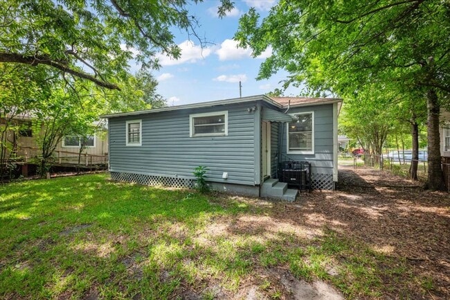 Building Photo - 1066 W 13th St