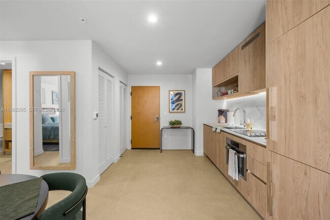 Building Photo - 11 NE 6th St