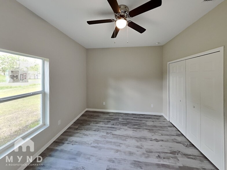 Building Photo - 7423 W Cameo Cir